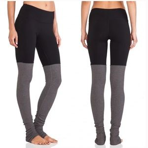 Alo Yoga Goddess Extra Long Yoga Leggings Black
Gray Size Medium